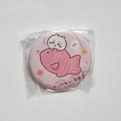 ちいかわ もぐもぐ本舗 鯛だらけなマット缶バッジ ちいかわ