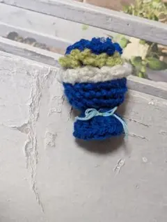 推しカラー　青　ミニブーケ　ハンドメイド　手編み　花束　チャーム　キーホルダー