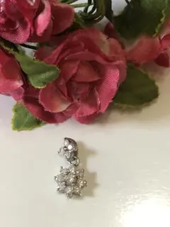 pt900 0.5ctのダイヤモンド フラワーモチーフ