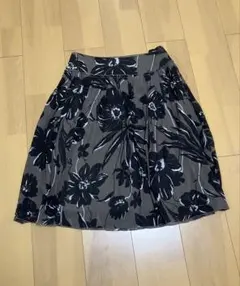 INDIVI 花柄フレアスカート 40（L）美品・日本製のサムネイル