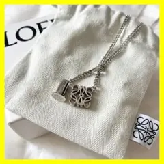 【正規 美品】LOEWE アナグラム刻印ロゴ銀色チャーム/ネックレスチェーン 正規 美品】LOEWE アナグラム刻印銀色シルバーチャーム