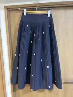 ドット柄プリーツスカート 38 ネイビー　ホワイト　水玉　アウィーエフ