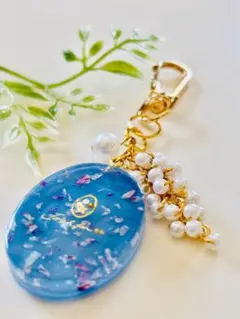くじら キーホルダー ブルー系ドライフラワー パール入り レジン