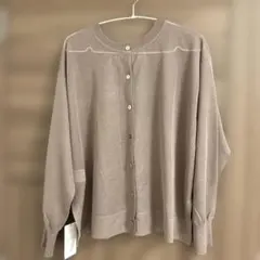 ベージュ カーディガン透け感あり