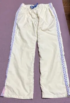 美品　ライトオン ナイロンパンツ（裏地付き） 薄黄色　　サイズ　130