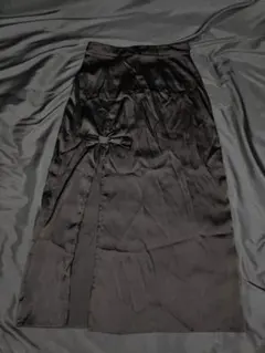 ブラック サテン タイトスカート