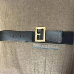 ゴムベルト　ブラック　留め具：ゴールド　体にフィット