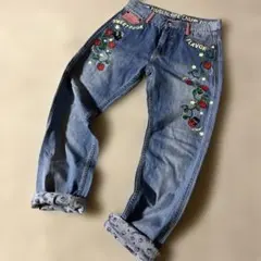 希少　rough ラフ　ジーンズ　刺繍デニム　いちご柄のサムネイル