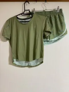 NIKE ランニングウェア Tシャツとショーツのセットアップ