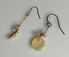 【美品】ゴールドビーズフックピアス　イエロー　ホワイト　揺れるピアス