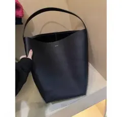 The row 牛革 ショルダーバッグ 大容量 通勤用 バケットバッグ