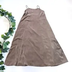 INDIVI キャミソールワンピース　モカブラウン光沢感　肩紐アジャスター付きのサムネイル
