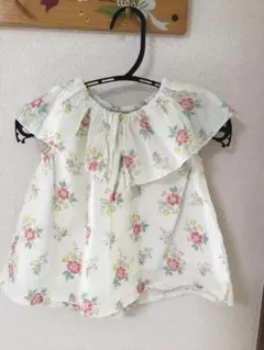 フラワープリント フリル付きトップス