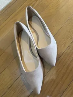 ベージュ スエード ポインテッドトゥ フラットシューズ