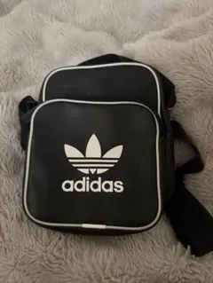 adidas バッグのサムネイル