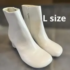 美品　ホワイトショートブーツ ブーティ　中ヒール ジッパー付き　靴