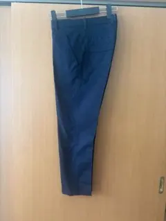 お値下げ　ユニクロ　ネイビー　テーパードパンツ　9-z