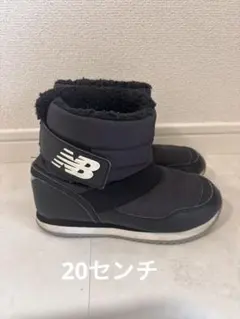 New Balance ファー付きスノーブーツ