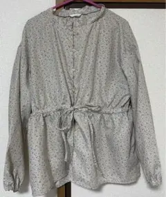 ehka sopo ベージュに青い花柄のチュニック