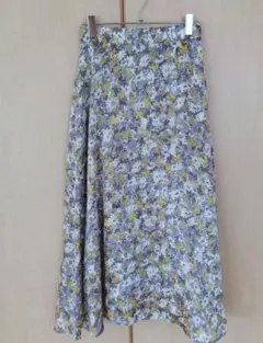 美品[洗える]ボタニカルフラワープリントスカート