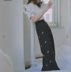 神戸レタス　総花柄刺繍ストレートパンツ　ネイビー