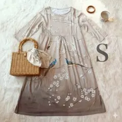 和柄 ロングワンピース 小鳥 ベージュ 春 梅 上品 ゆったり 体型カバー　S