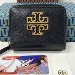 新品同様‼️ 現行　トリーバーチ　財布　二つ折り　折り財布　ロゴ金具