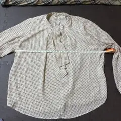 大きいサイズ　長袖ブラウス　首元が素敵　裏地なし