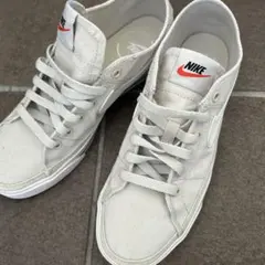 Nike ホワイト ハイカットスニーカー