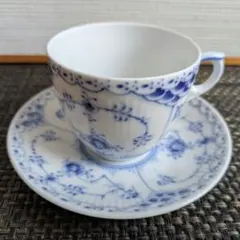 ロイヤルコペンハーゲン ブルーフルーテッドプレイン葉っぱ皿 - メルカリ