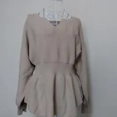 やっちん様専用LOWRYS FARM ベージュ Vネック ペプラムニット 950