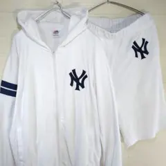 マジェスティック　ヤンキース　パーカー　短パンセット　刺繍ロゴ　薄手　ホワイト