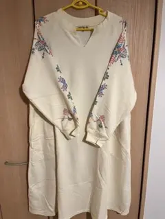 最終値下げチチカカ⭐️ムーチョ　大きいサイズ　刺繍スウェットワンピース