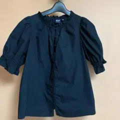 ＧＡＰブラックフリルブラウス　ＸＳサイズ
