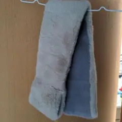 ファー素材 グレーとブルーグレーのマフラー