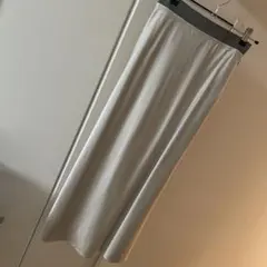 サテン　ホワイト　ロングスカート