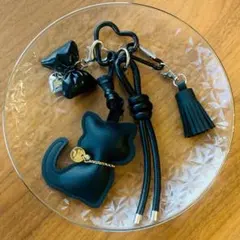 じゃらじゃらキーホルダー　バッグチャーム　レザー調　オールブラック　ネコ