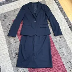 青山のレディーススーツ