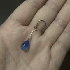 ブルー ドロップ ピアス チタン