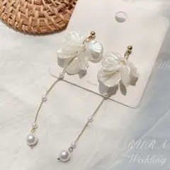 シェル花びらロングイヤリング/ピアス結婚式ブライダルウェディングお呼ばれ新品g