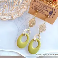 ハンドメイド＊オーバルグリーンとエスニックビーズの大ぶりイヤリング＊ピアス変更可