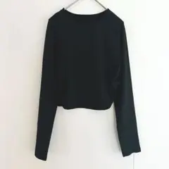 ★黒の長袖クロップドトップス ヨガウェア ラウンドネック デザイン ピラティス