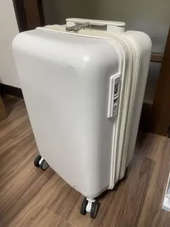じゅんでる様専用！白いキャリーケース