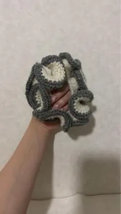 かぎ針編みシュシュ グレーとクリーム