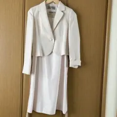 淡いピンクジャケットとドレスのセット