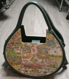 【美品】ディズニーストア　パーク柄ショルダーバッグ 中型 緑