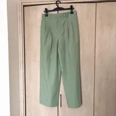 値下げしました！UNIQLO タックワイドパンツ