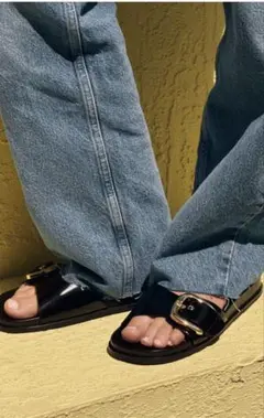 ザラ　ZARA サンダル　バックルフラットサンダル　ブラック　エナメル　39