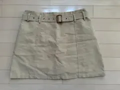 ベージュ ベルト付き タイトスカート