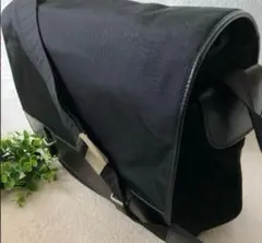 メッセンジャーバッグ レザー